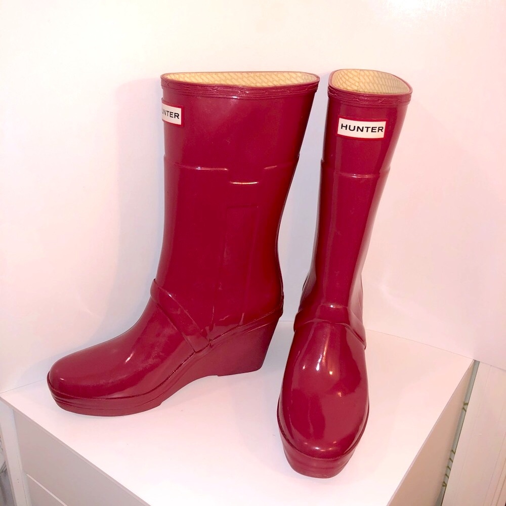 Red Hunter rain boots with wedge heel size 8